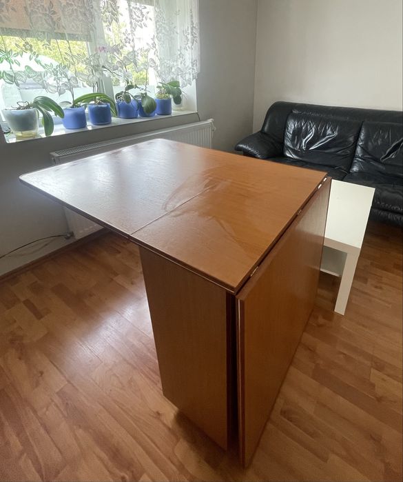 Masa Plianta, cu role, dreptunghiulara, 8 persoane, 40 / 184 x 90 x 80 cm, Culoare Cires din Pal de 18 MM