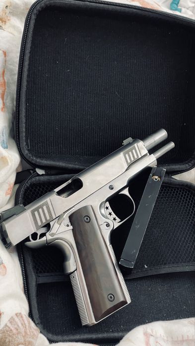 Colt 1911 aw custom air soft 1/1cu cel real