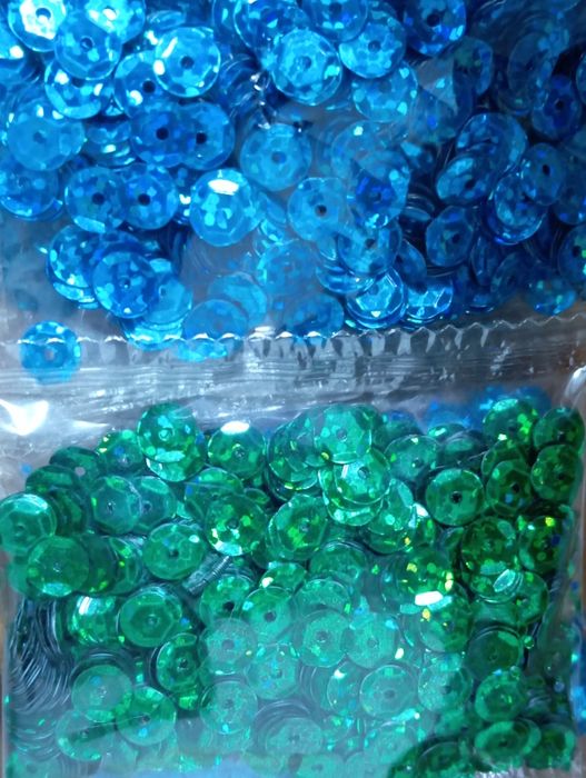 Бисер и поэтки для рукоделия.