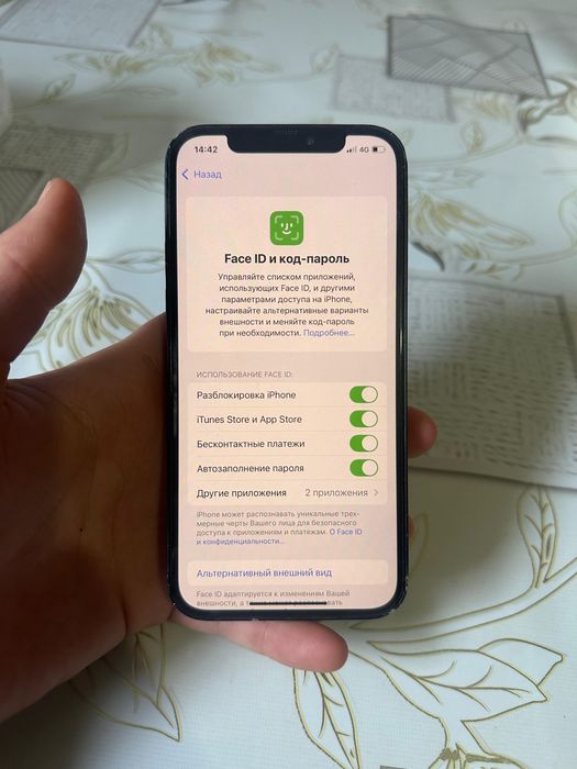 Продам айфон 12.