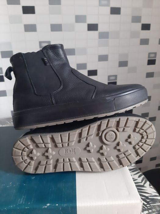 Продам кожаные   демисезонные ботинки для мальчика.