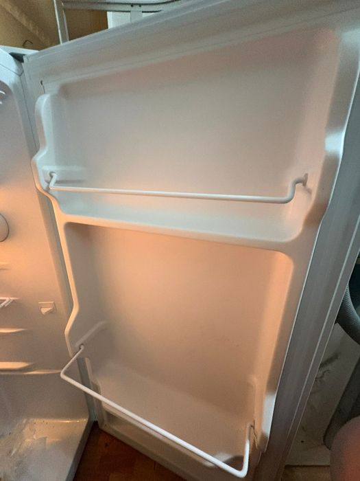 Холодильник ,белого цвета