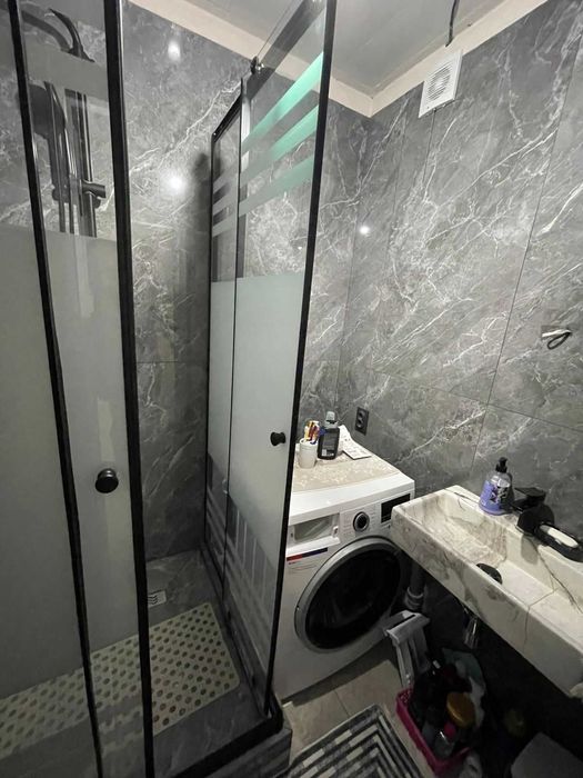 Продам 2 комнатную 8 микрорайон