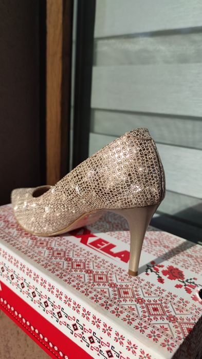 Pantofi stiletto Raxela eleganti, nepurtati, marime 38