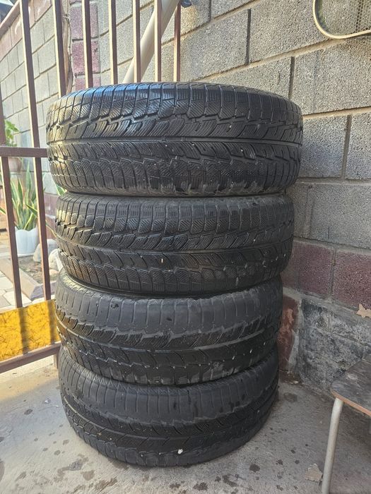 Шины зимнии б у 245 65 R17