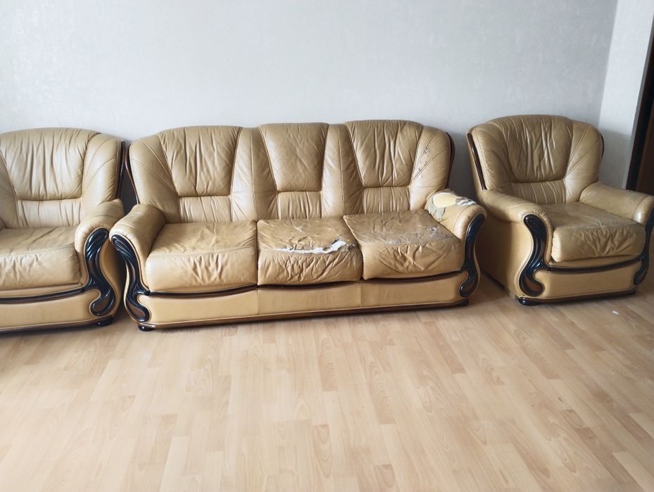 Диван с двумя креслами