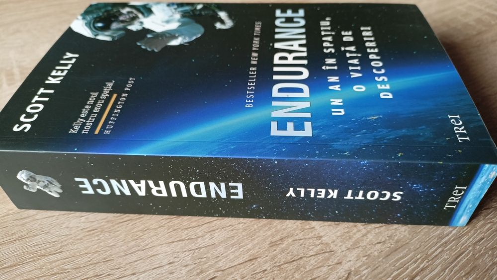Vand cartea "Endurance - Un an in spatiu" - Scott Kelly