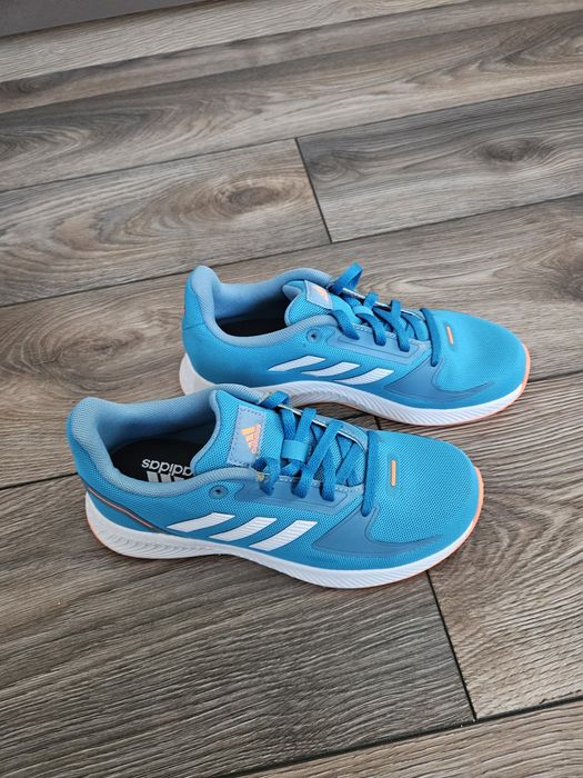 Adidasi Adidas   Noi!!!