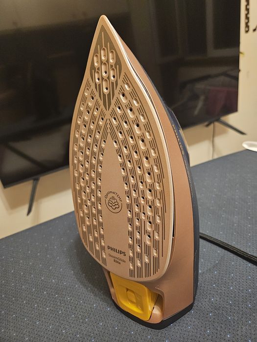 Fier de calcat  profesional Philips Azur 8000