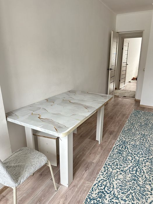 Стол сатылады  срочно керек адам болса