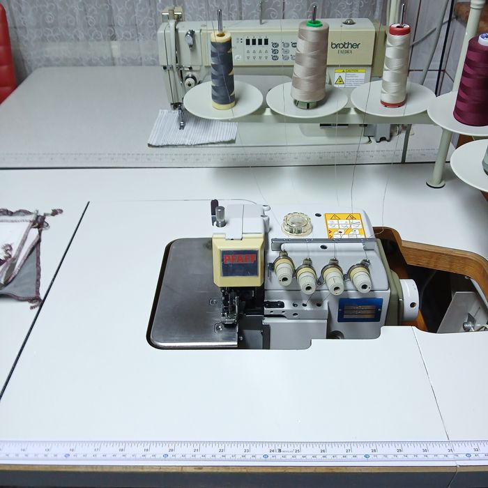 Masina de încheiat si surfilat cu 5 fire PFAFF distanta de 1cm.