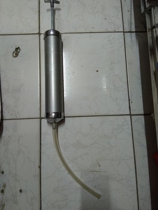 Шприц нагнетатель масла