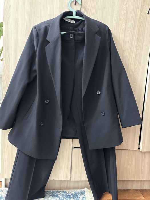 Продаются школьные вещи.