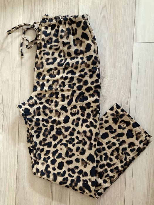 Pantaloni animal print, culori vibrante de primavara