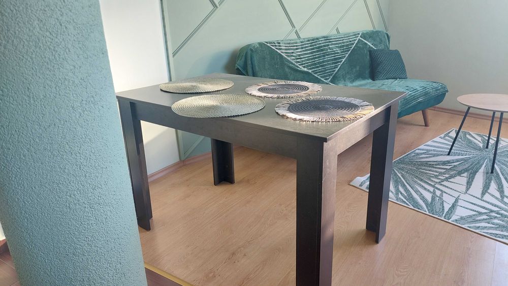 Дървена  черна маса за трапезария