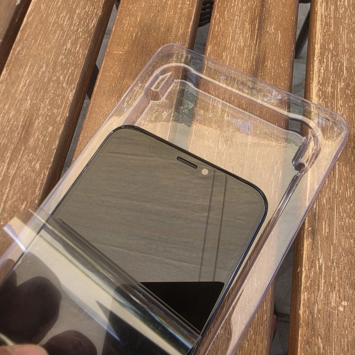 Продавам чисто нов, неизползван резервен дисплей за iPhone X (10).