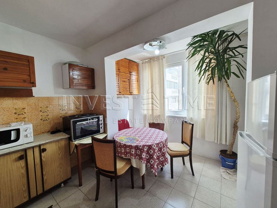 Цветен квартал, три отделни стаи, 60 кв.м чисти, среден етаж!