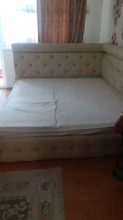 Продам кровать двуспальную.