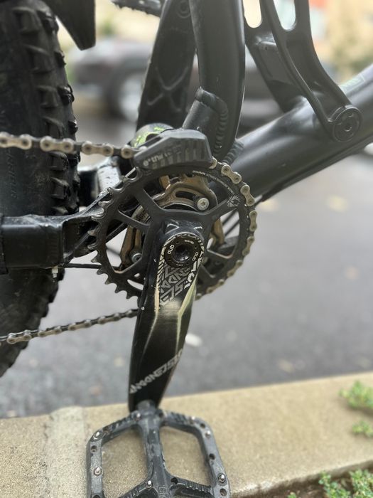 Bicicleta dh bine dotată negociabil