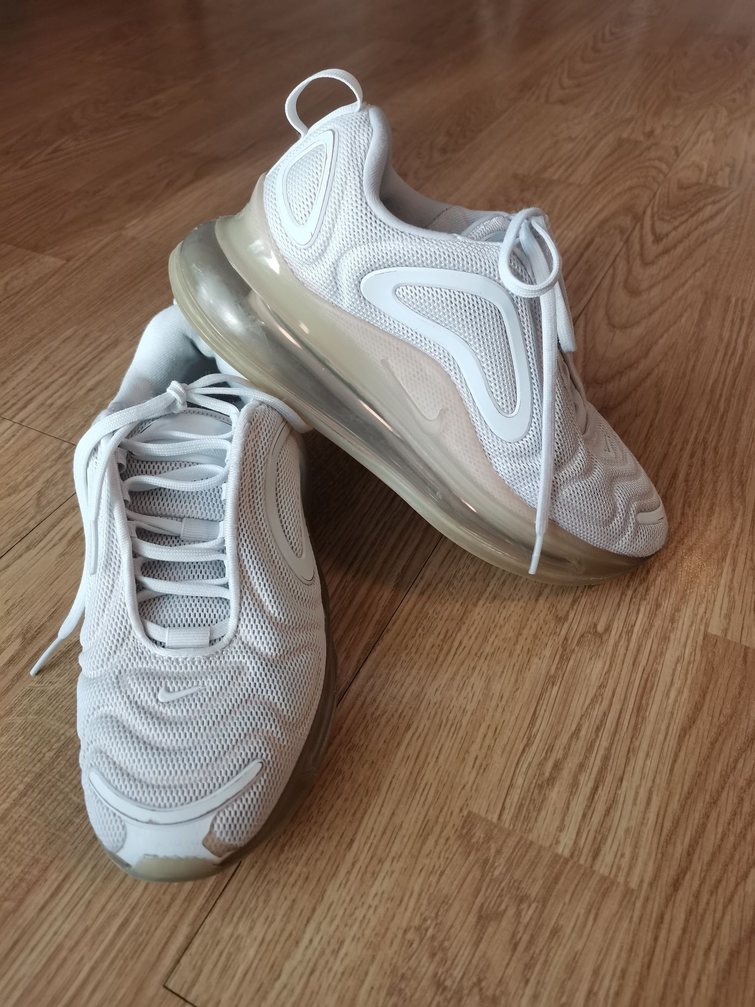 Nike air max 720 white junior best sale