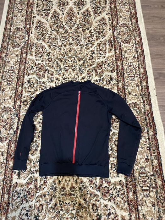 Продам бомбер Puma ferrari