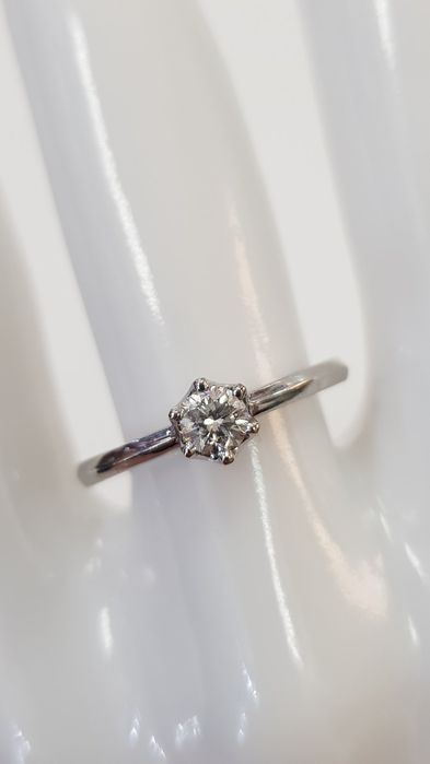 Дамски пръстен с диамант