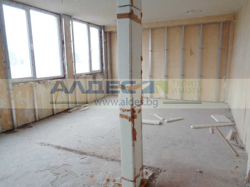 Продава промишлено помещение в Казичене!