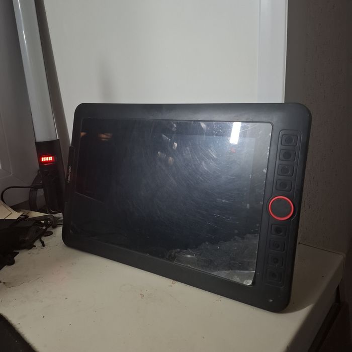 Продам экраник планшет