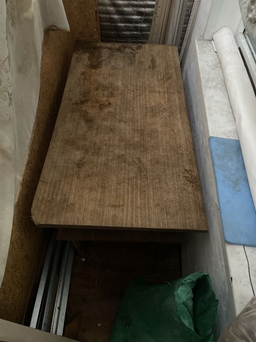 Деревянный стол – 2000 тг