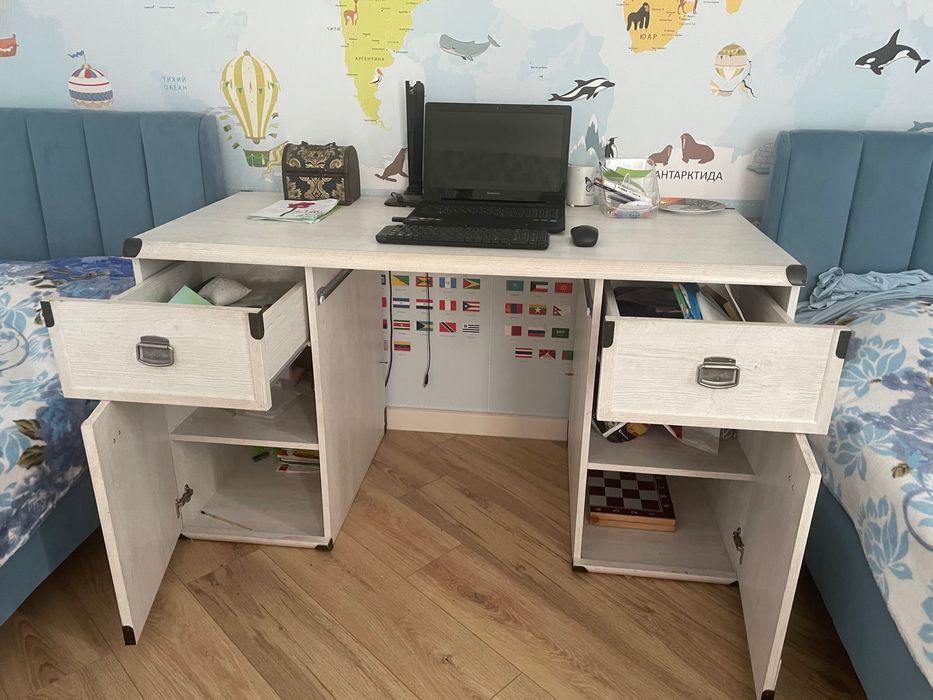 Продам стол письменный 25 тыс