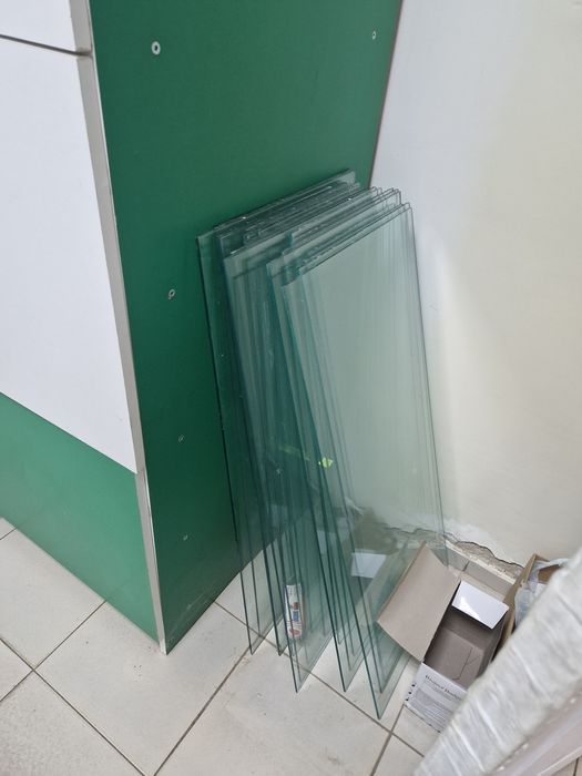 Отдам  стекла разных размеров