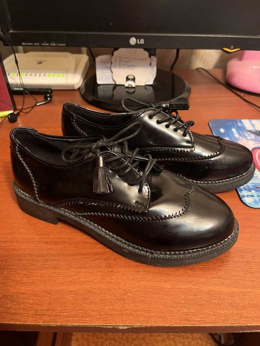 Продаю туфли женские новые 37 размер