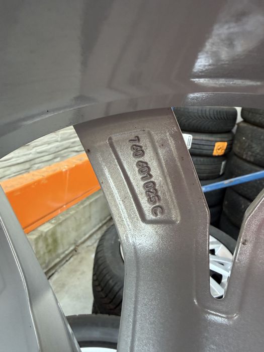 Roti Jante Aliaj 20 Montero Original Vw Touareg 3 CR Cu Anvelope Pirelli 285/45/20 Ca Noi