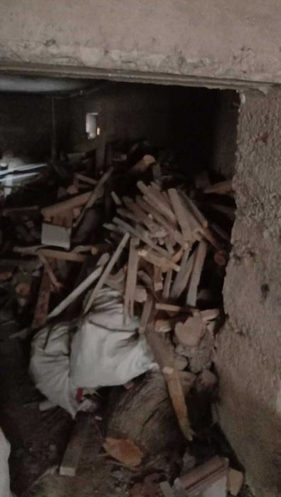 Қуруқ ўтин сотилади.