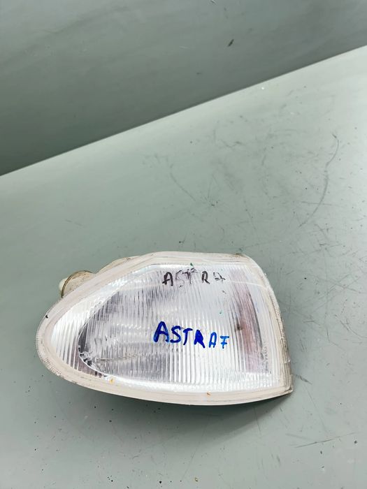 Lampa semnalizare fata dreapta 183168B Opel Astra 1995 1.6 MT (101 hp)