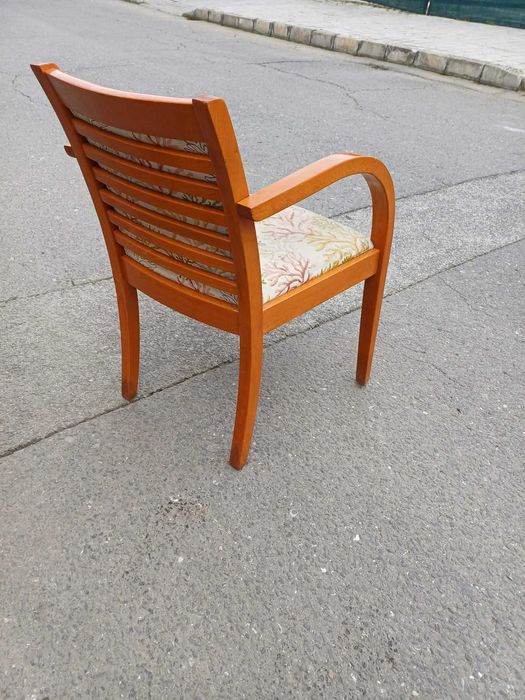 Кафяв стол за заведение