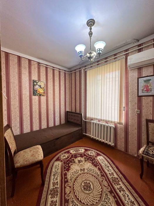 Сдается на долгий срок 3х-комнатная квартира на Алайском базаре. 17-шк