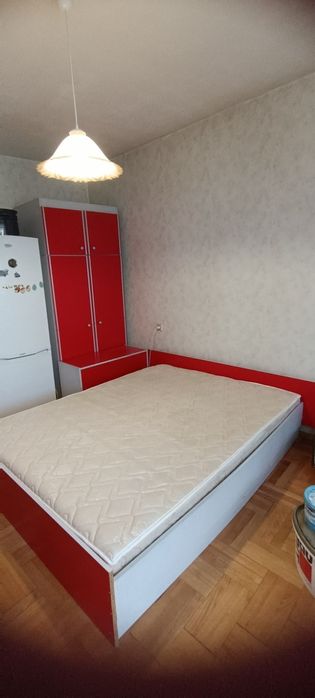 Продавам Спалня 144/190 със Матрак