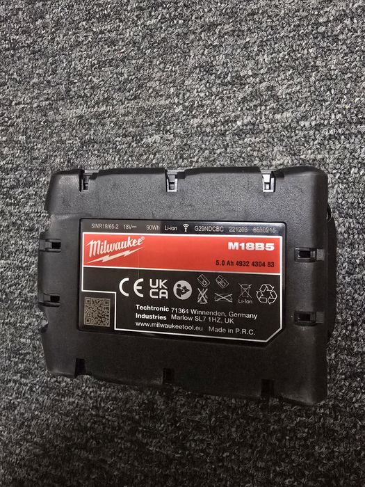 Акумулаторна батерия Milwaukee M18B5, 18 V, 5 Ah, литиево-йонна