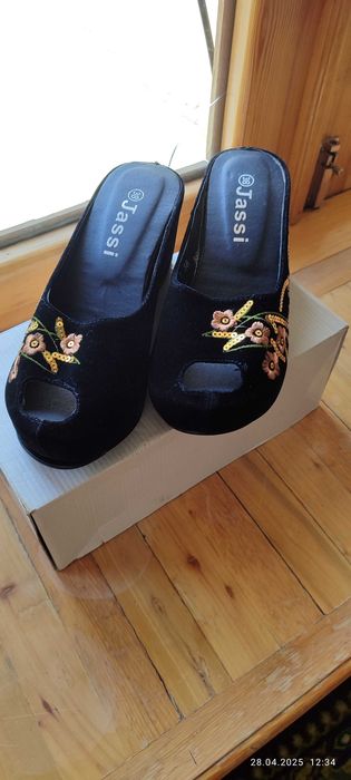 Тапочка дешевле отдам звоните , кому интересно