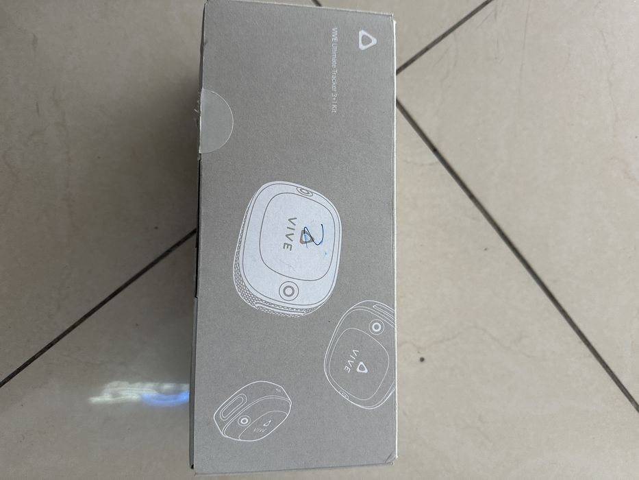 Kit Complet HTC VIVE Ultimate Tracker (3 Bucăți + Dongle) – Inside-Out Tracking