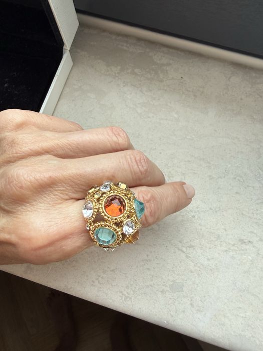 бижутерия с луксозно излъчване  в стил  Swarovski