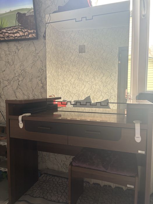 Продам туалетный столик