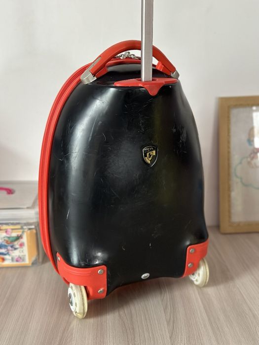 Продам детский чемоданчик на колесах