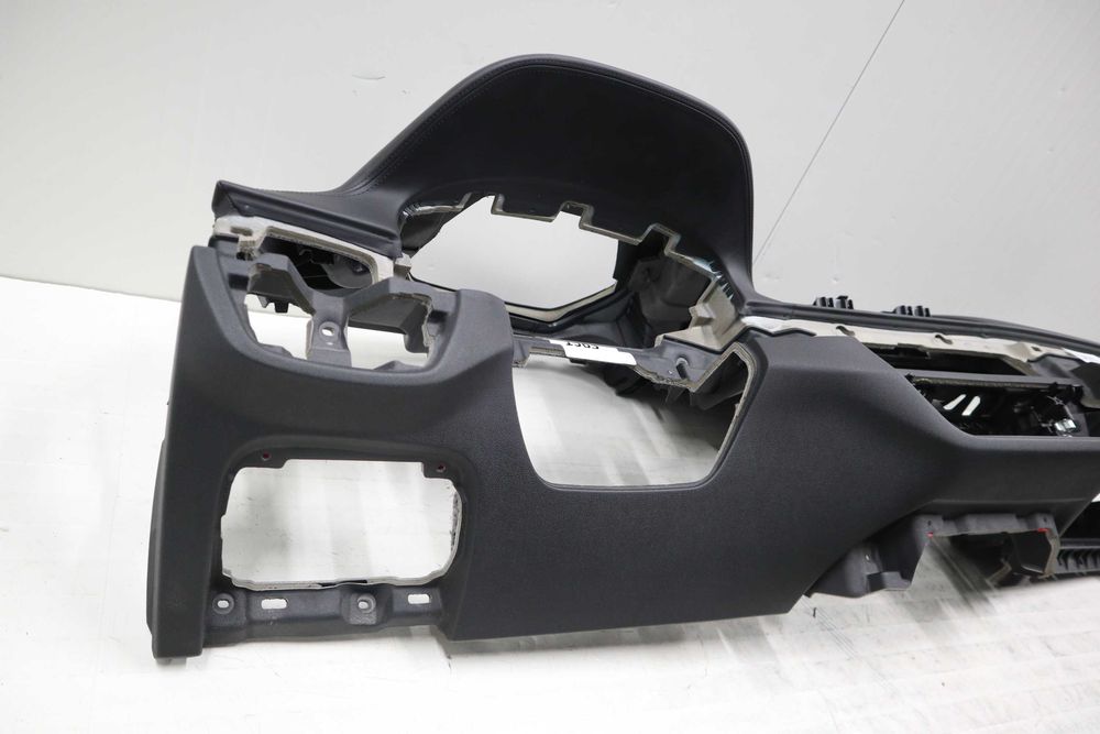 Арматурно табло БМВ Г30 Г31 BMW G30 G31 Черно/черно Напа