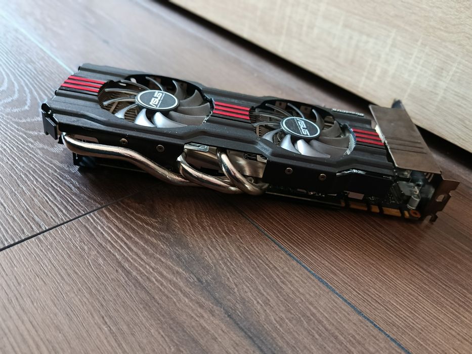 Placa video Asus Geforce Gtx 670 DirectCU II  gddr5 2048MB