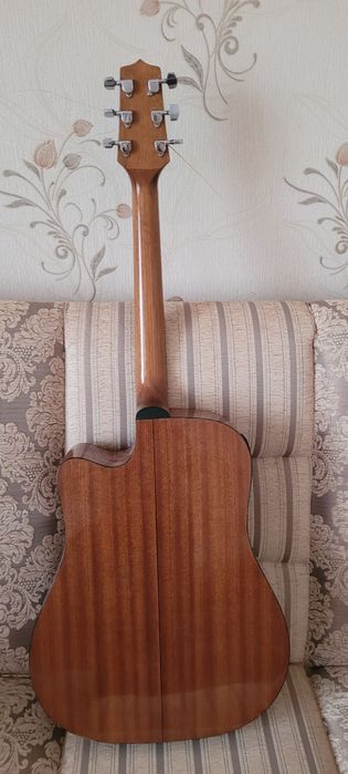 Продам электроакустическую гитару