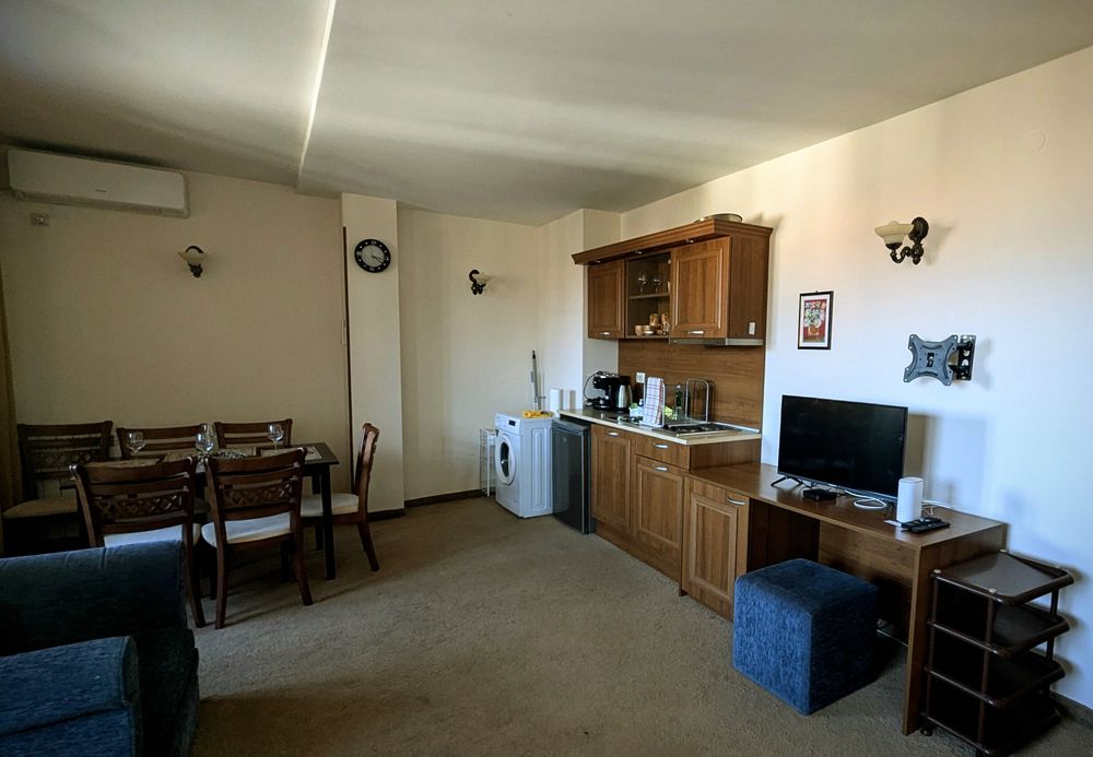 Просторен апартамент изглед към планината