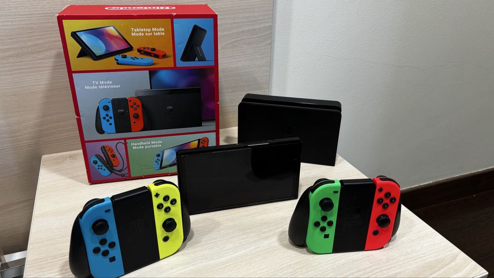 Vând Nintendo Switch Oled - in garantie, ca nou
