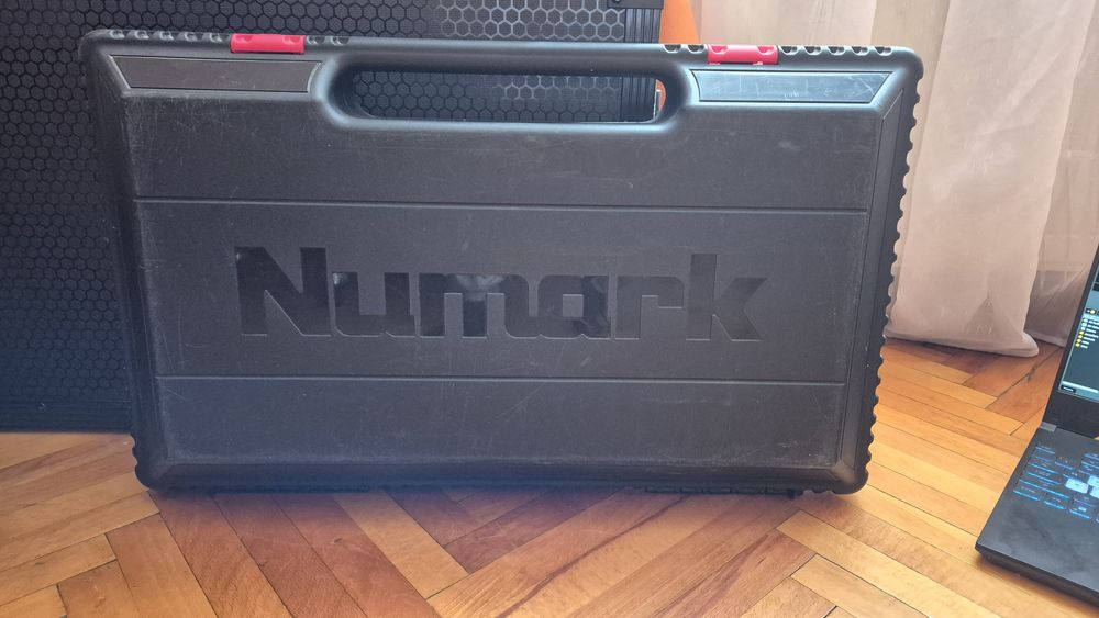 Consola dj Numark platinum + case dedicat